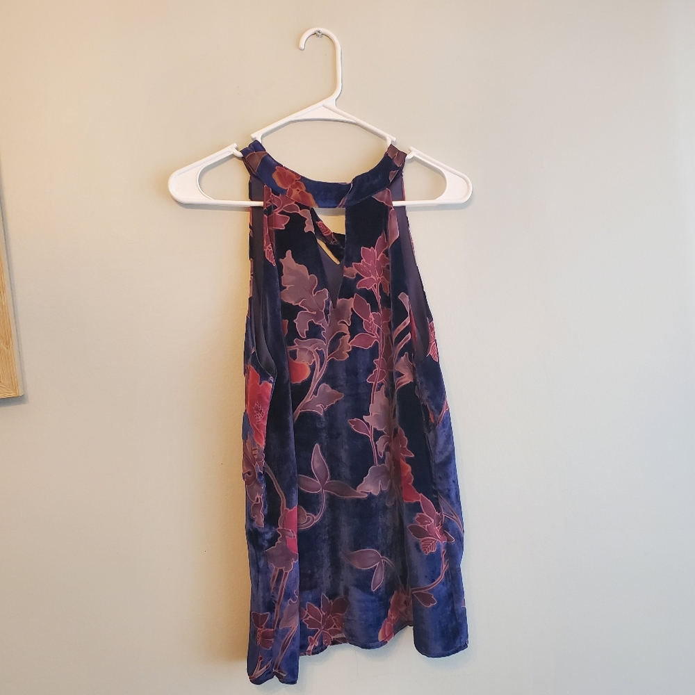Skies are blue sleeveless blouse velvet floral Suede